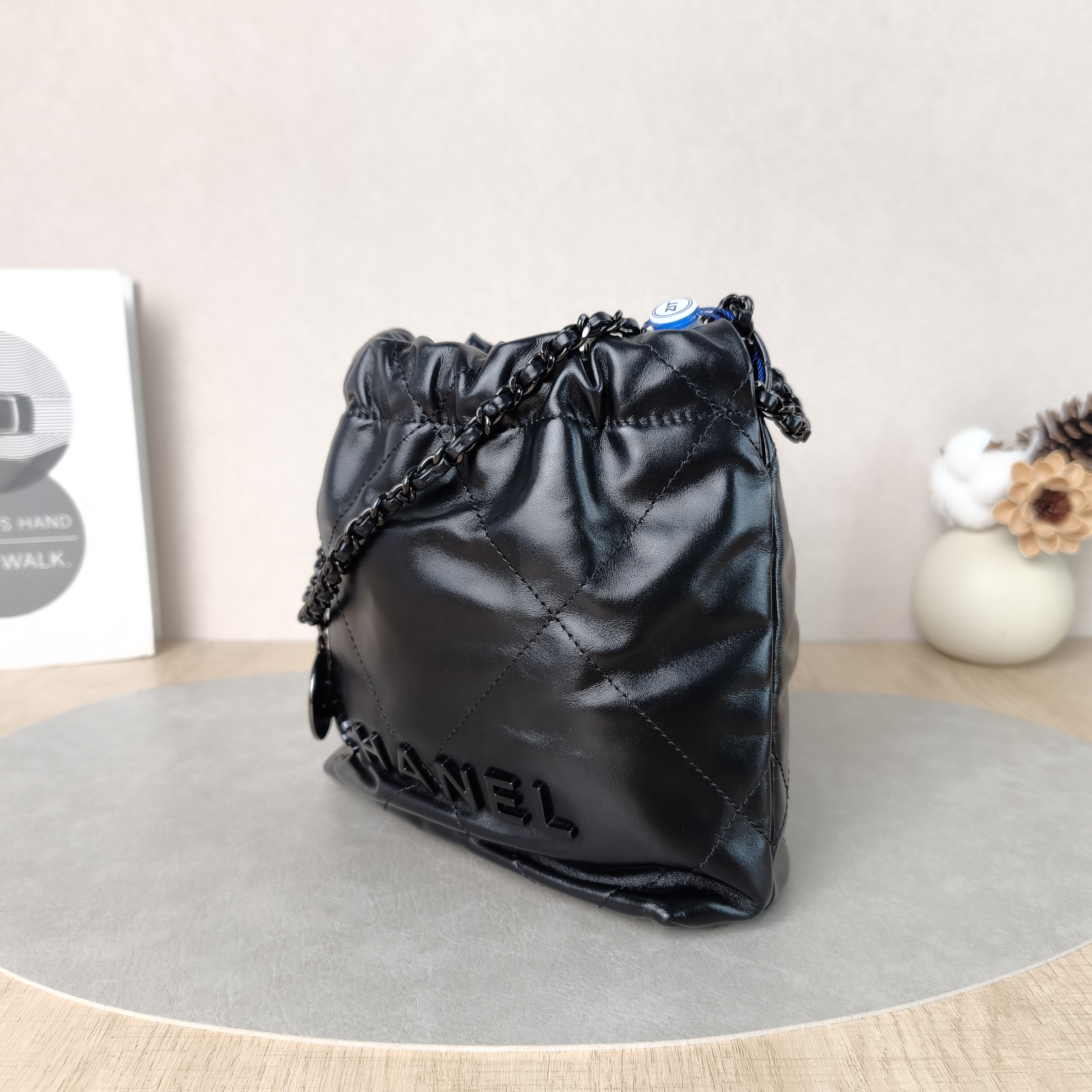 Chanel Shoulder Bag22Bag Black CC alfskinmini20 × 6 × 19 cm — cover view 5 of 6