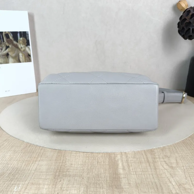 Chanel Shoulder Bag hobo Grey Lambskin 21.5 × 8.5 × 16 cm — cover view 4 of 5