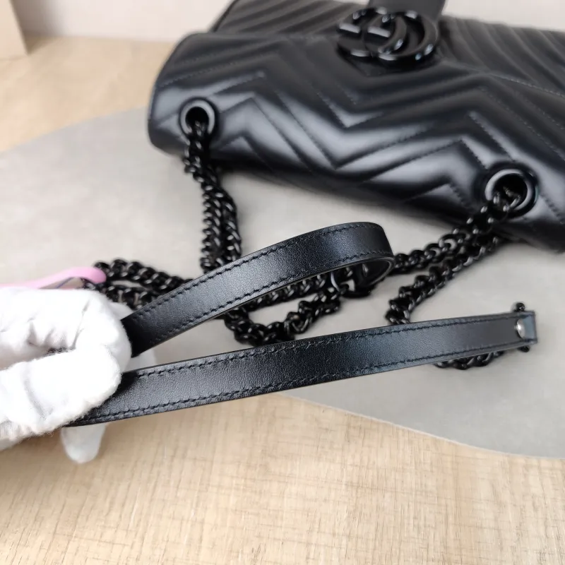 GUCCI Crossbody Bag GG Marmont Medium Marmont 26 So black Black Calfskin Medium 26 × 7 × 15 cm — detail view 4 of 14