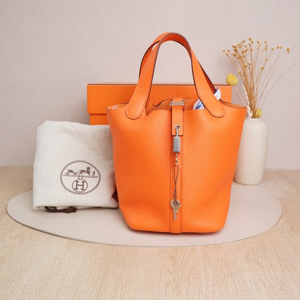 Hermès 18 Calfskin B · Box Dust Bag · 18 × 13 × 19 cm