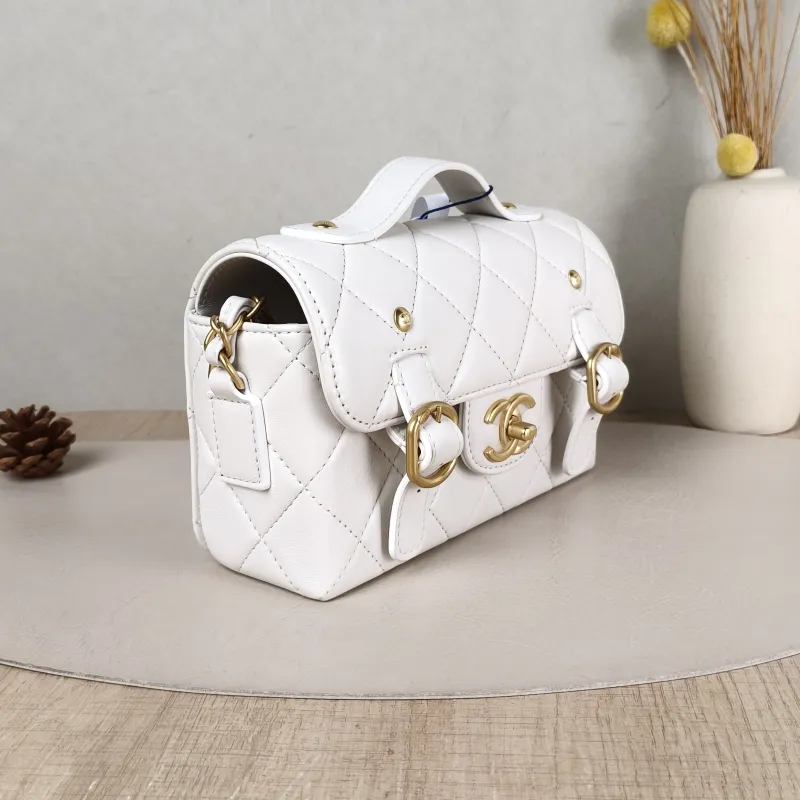 Chanel Crossbody Bag Messenger Bag White Calfskin One Size 20 × 7 × 12.5 cm — cover view 3 of 5
