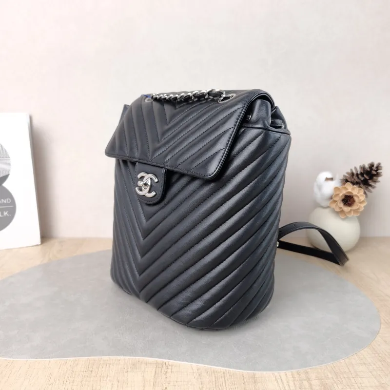 Chanel Backpack Backpack Black Calfskin One Size 21 × 11 × 25 cm 22 — cover view 5 of 6
