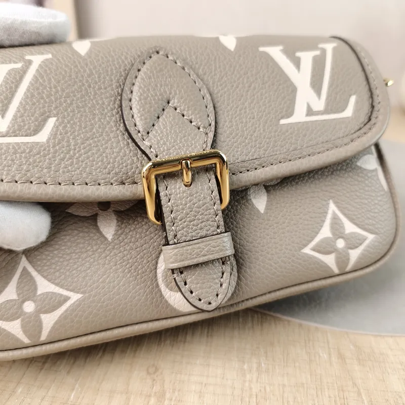 Louis Vuitton Crossbody Bag Diane Baguette Bag Empreinte Embossed Calfskin nano 19 × 6 × 10.5 cm — detail view 7 of 14