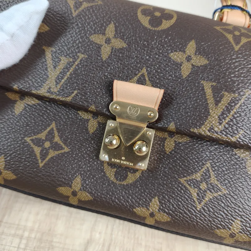 Louis Vuitton Crossbody Bag MADELEINE Monogram PV Cnano21 × 6 × 12.5 cm — detail view 5 of 13