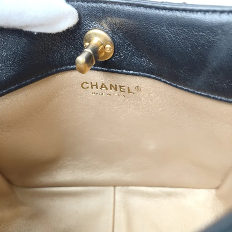 Chanel Shoulder Bag hobo Black Lambskin One Size 19 × 8 × 17 cm — detail view 4 of 12
