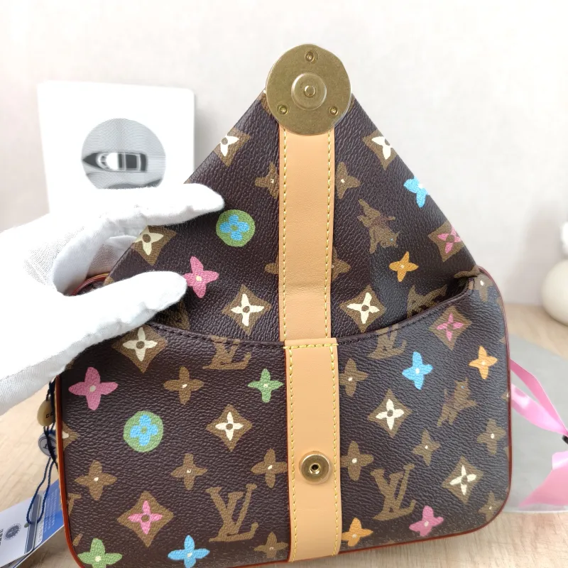 Louis Vuitton Crossbody Bag ENVELOPE Camera Bag Messenger Bag Tyler PVC One Size 23.5 × 8.5 × 15.5 cm — detail view 8 of 11