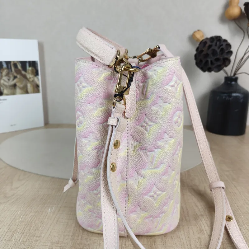 Louis Vuitton Crossbody Bag NÉONOÉ Bucket Bag BB Collection · Calfskin BB 20 × 13 × 20 cm — detail view 6 of 11
