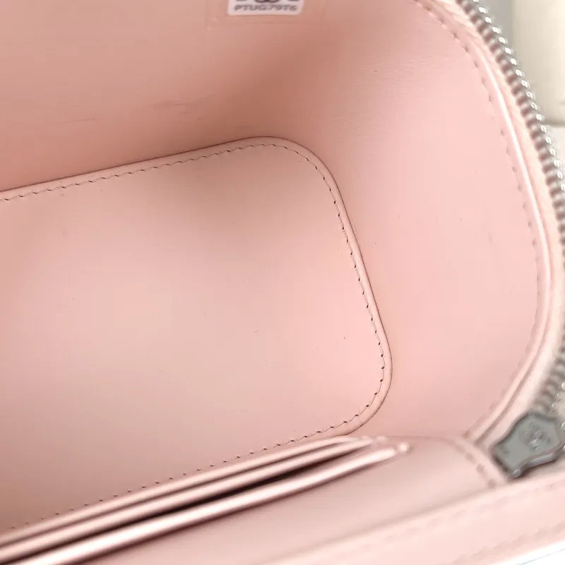 Chanel Crossbody Bag Edition Pink Calfskin Mini 16 × 8 × 9.5 cm — detail view 6 of 13