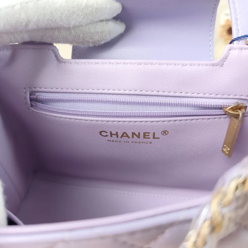 Chanel Crossbody Bag Kelly Lambskin mini19 × 7 × 13 cm — detail view 1 of 11