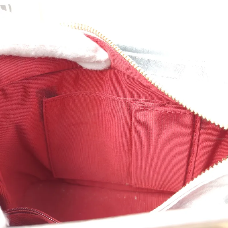 Chanel Crossbody Bag Gabrielle Gabrielle Bag Silver CC alfskin Small20 × 8 × 15 cm — detail view 4 of 13