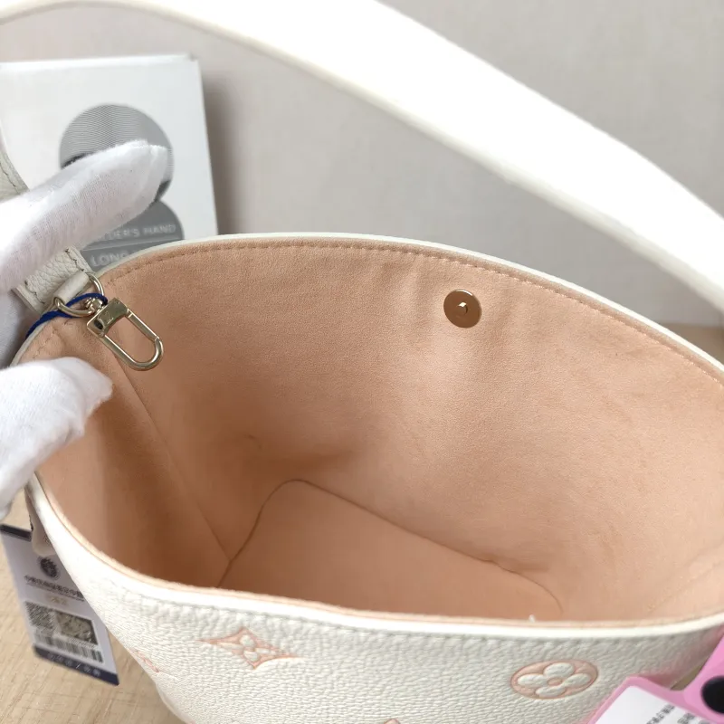 Louis Vuitton Top Handle Bag ALL IN BB White · Pink Calfskin BB 16 × 12 × 18 cm — detail view 4 of 13