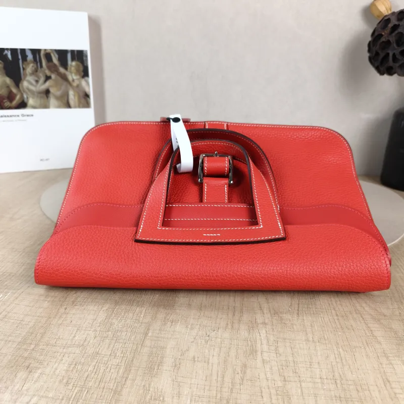 Hermès Shoulder Bag Halzan 31 Q5 Taurillon Clemence TC Calfskin Medium 31 × 9 × 28.5 cm A — detail view 10 of 12