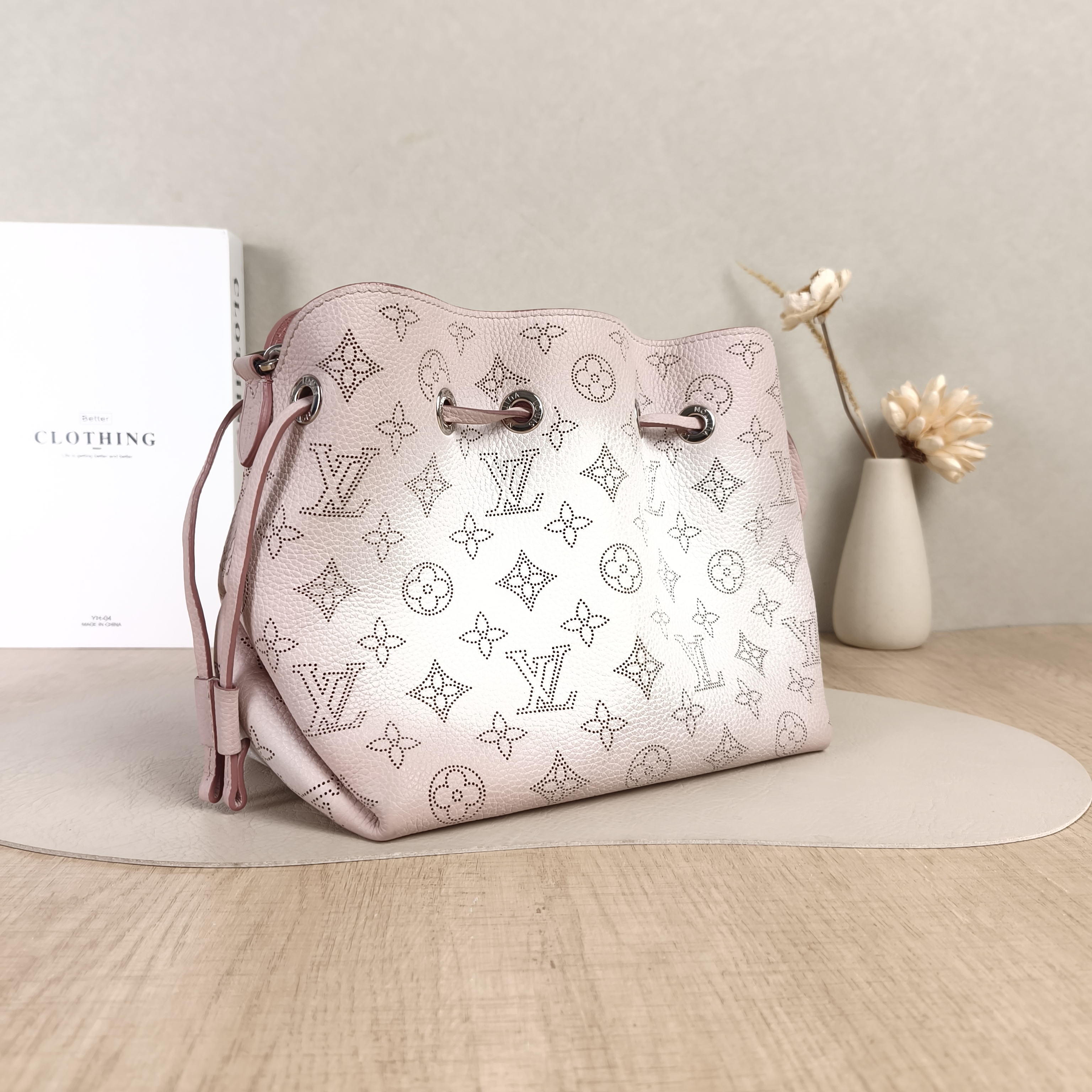 Louis Vuitton Crossbody Bag BELLA Calfskin One Size22 × 14 × 19 cm — cover view 3 of 6