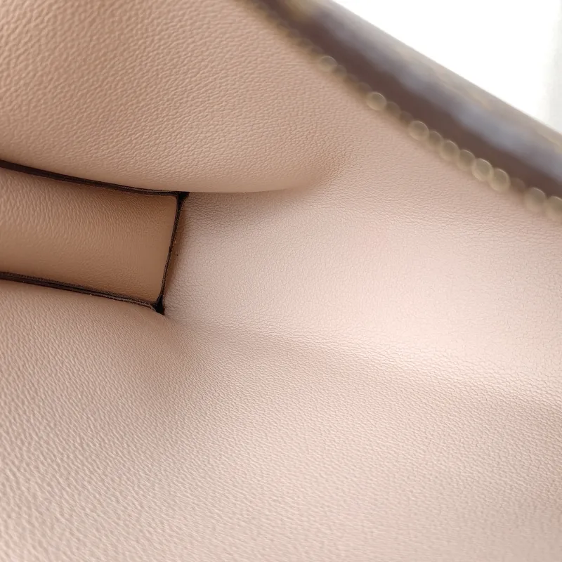 Louis Vuitton Clutch 26 Monogram PVC Large 25 × 5.5 × 20 cm — detail view 4 of 9