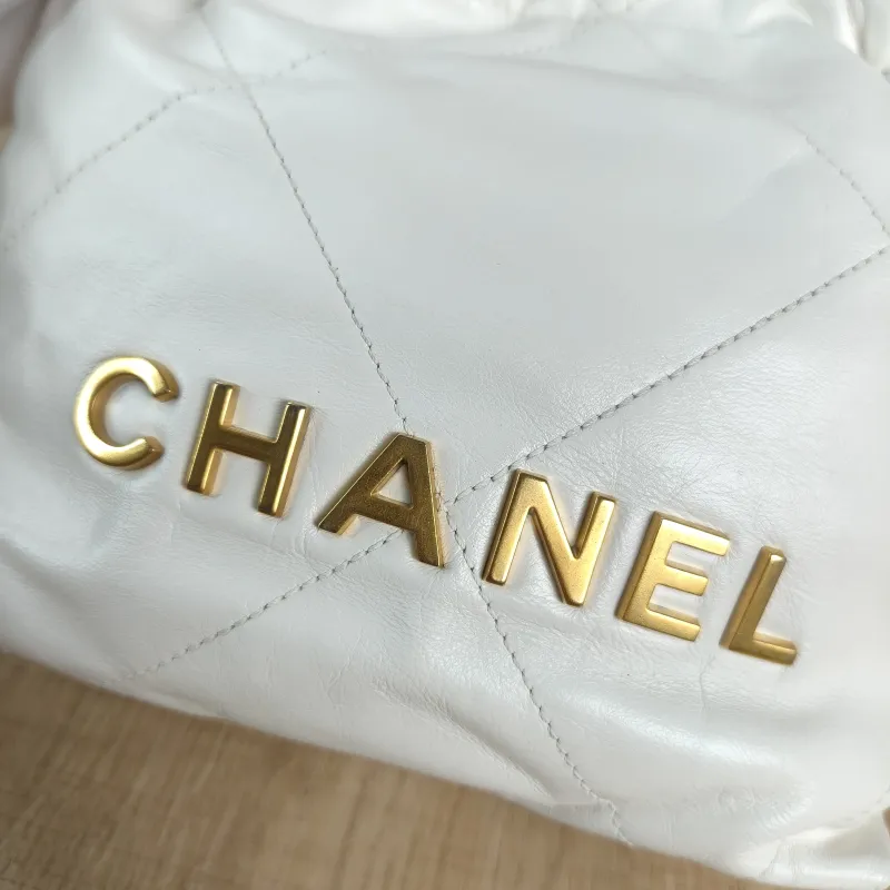 Chanel Shoulder Bag 22Bag White CC alfskin Mini 20 × 6 × 19 cm — detail view 10 of 11