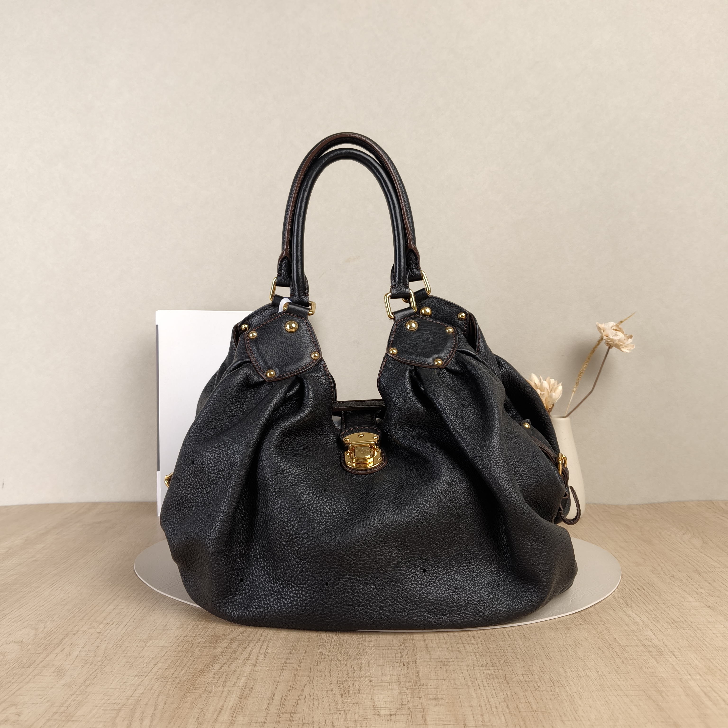 Louis Vuitton Shoulder Bag Mahina Seal Vintage Shoulder Bag Black Calfskin Small30 × 19 × 27 cm