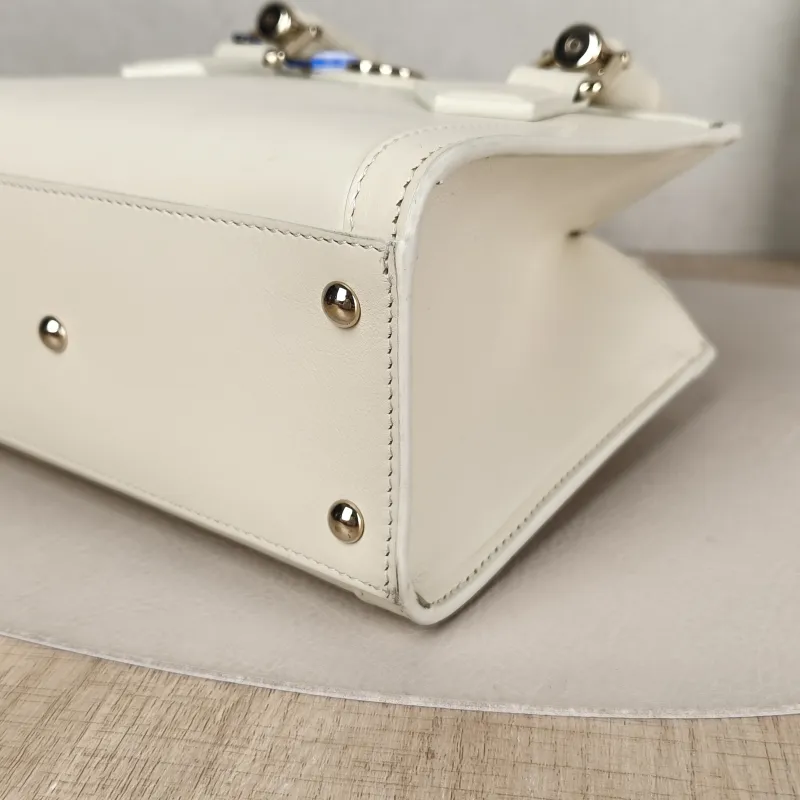 GUCCI Top Handle Bag Diana Top Handle Bag White Calfskin Small 20 × 10 × 16 cm — detail view 10 of 10