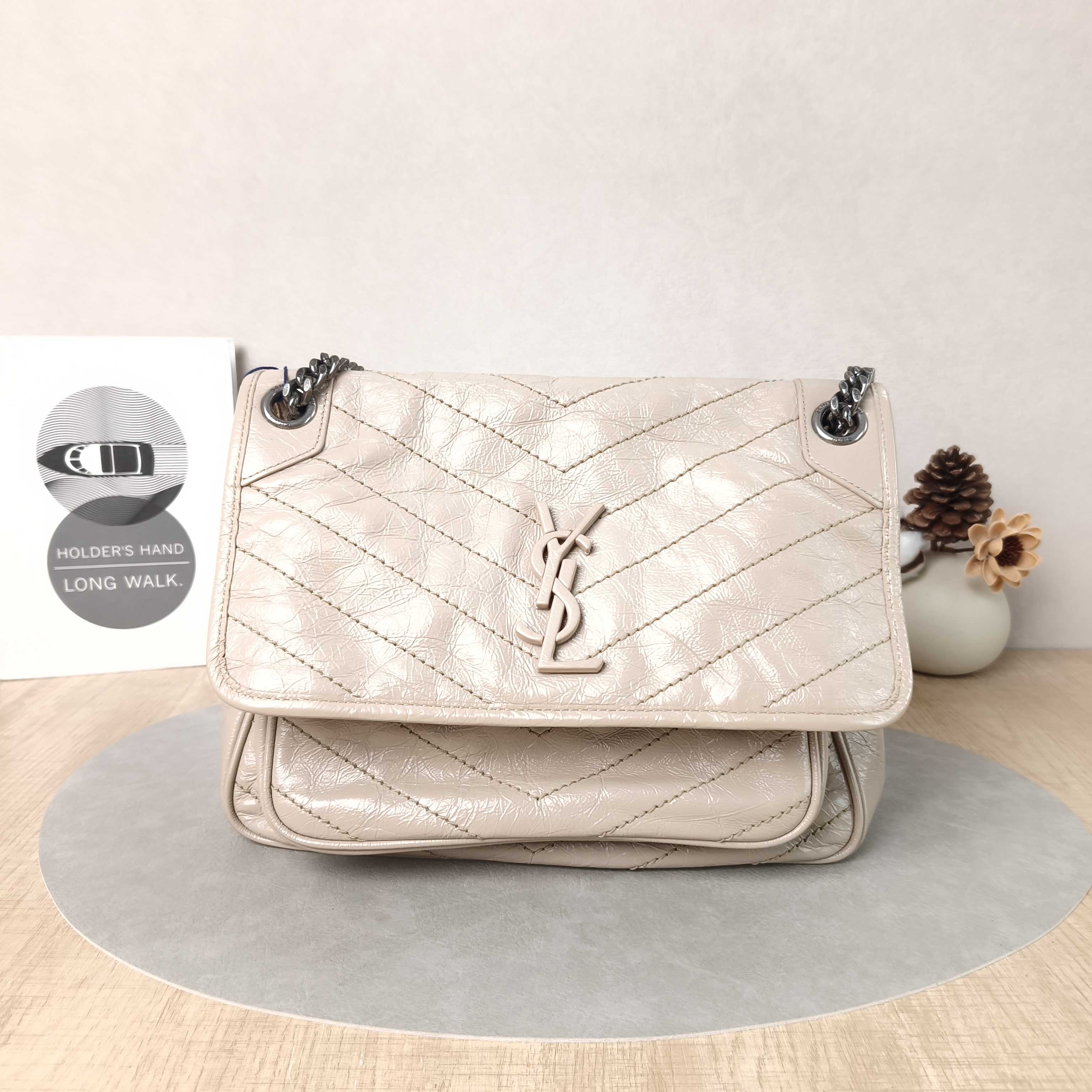 SAINT LAURENT Crossbody Bag Niki Beige Waxed Leather Medium28 × 8.5 × 20 cm