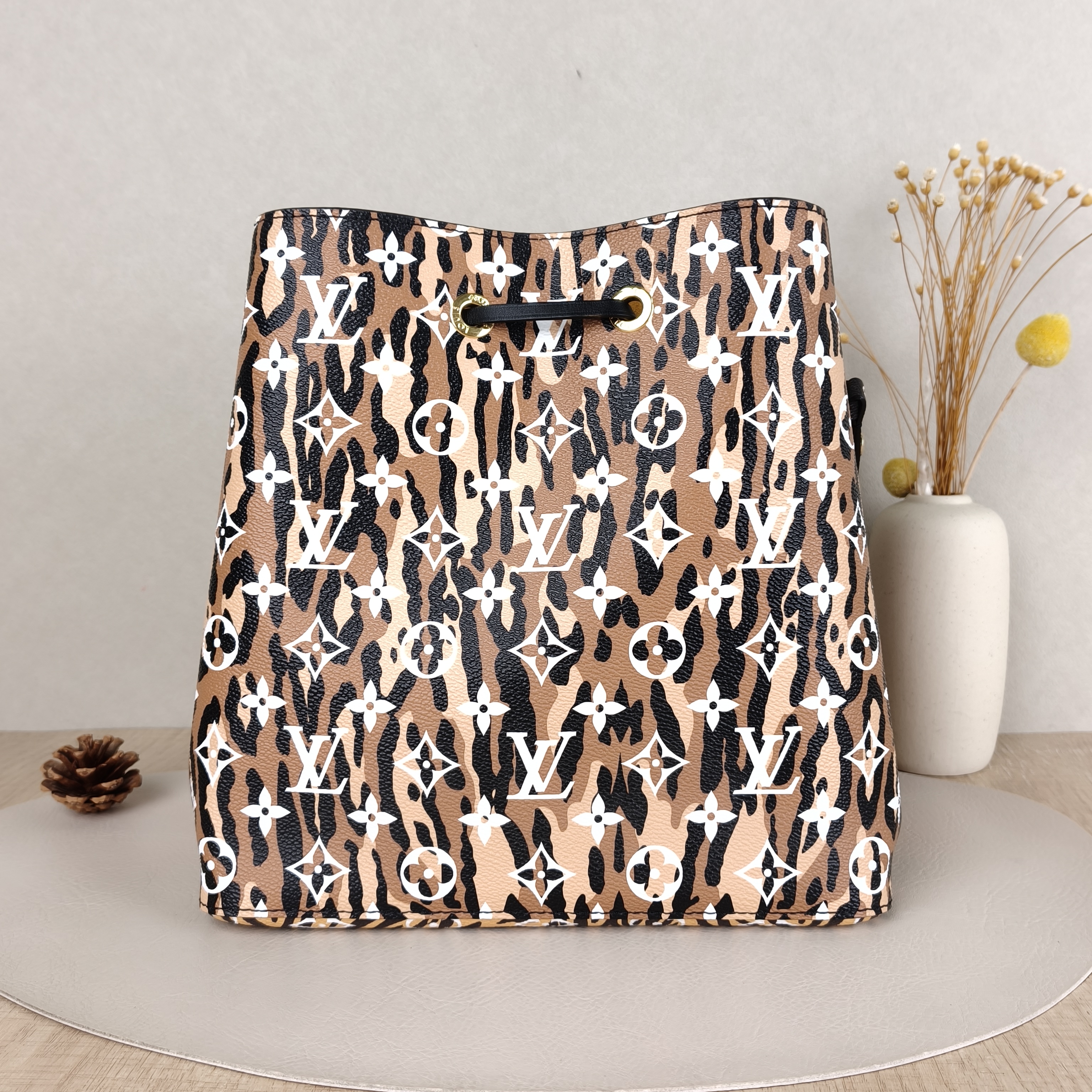 Louis Vuitton Shoulder Bag NÉONOÉ Bucket Bag Brown · PVC Medium26 × 17.5 × 26 cm — cover view 4 of 5