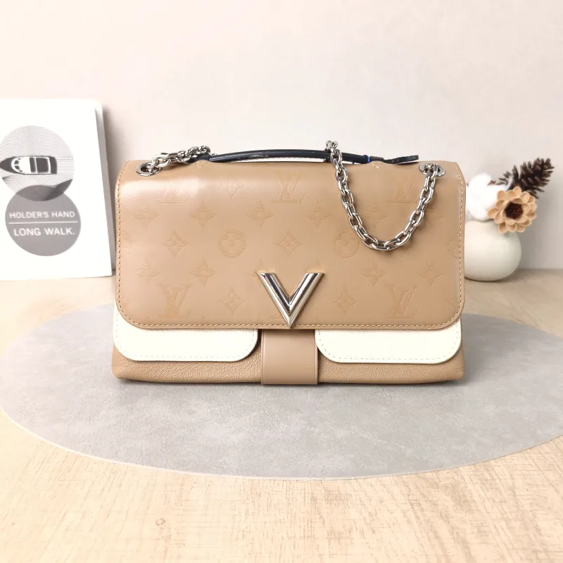 Louis Vuitton Shoulder Bag Very Chain Chain Bag Calfskin One Size24 × 8 × 15 cm