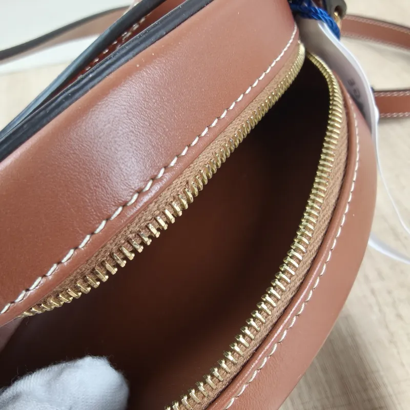 CELINE Crossbody Bag Cuir Triomphe Brown Calfskin Small 16 × 4 × 12.5 cm — detail view 7 of 12