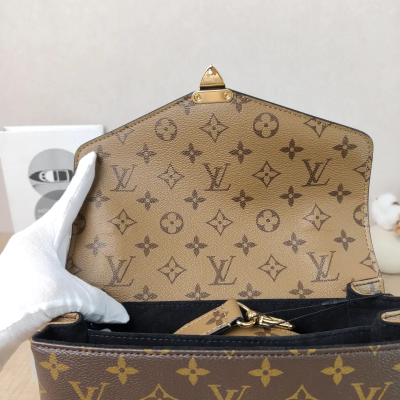 Louis Vuitton Crossbody Bag Pochette Métis Monogram Colorblock PVC Medium 25 × 7 × 19 cm — detail view 4 of 16