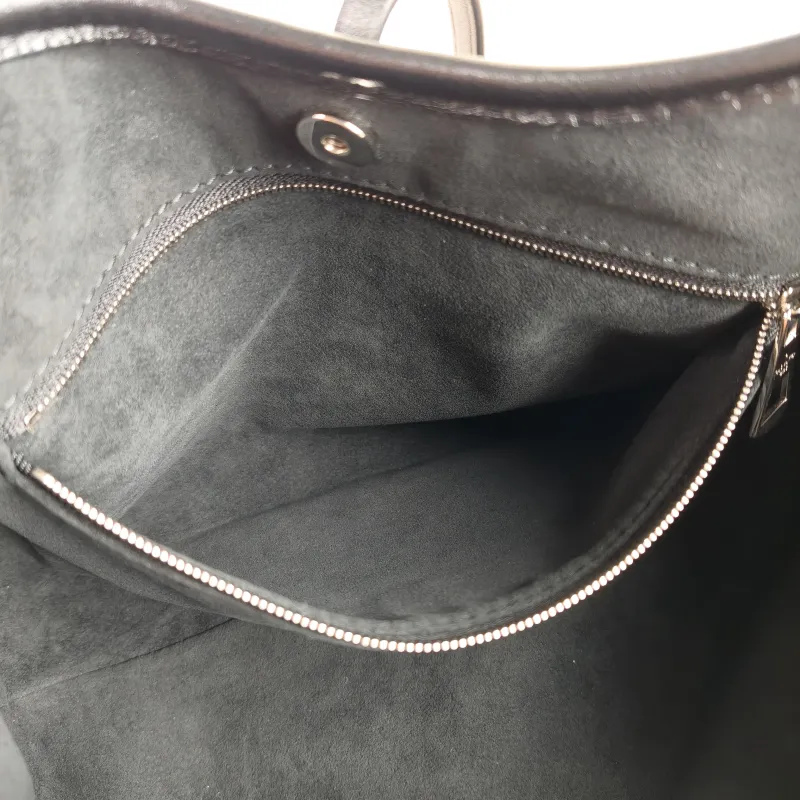 Louis Vuitton Crossbody Bag Carryall Cargo Vibe Black SL ambskin Small 33.5 × 15 × 23 cm — detail view 2 of 12