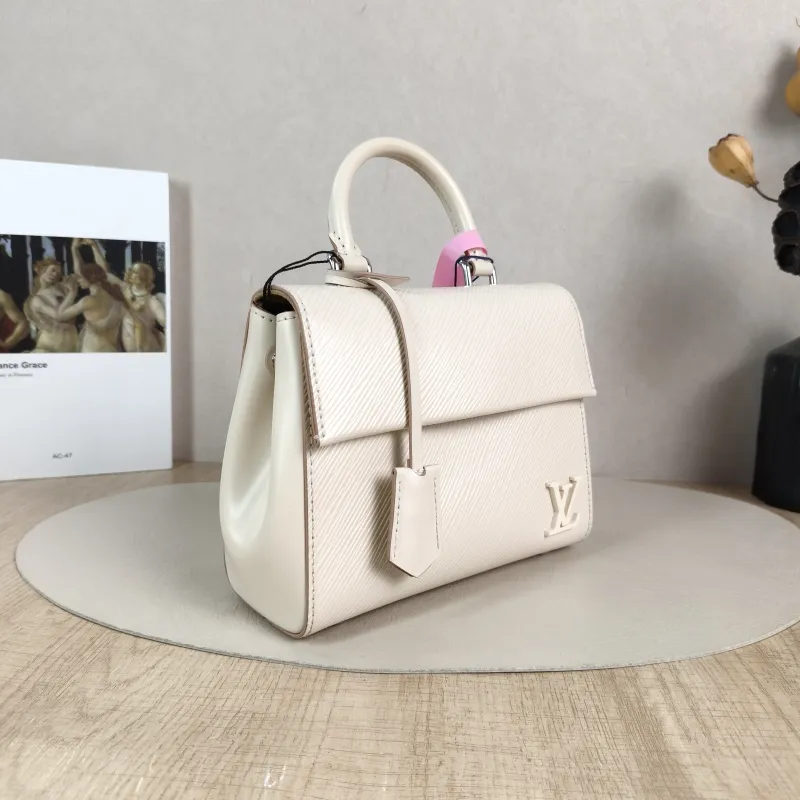 Louis Vuitton Crossbody Bag CLUNY White Epi Embossed Calfskin Mini 20 × 7.5 × 16 cm — cover view 3 of 5