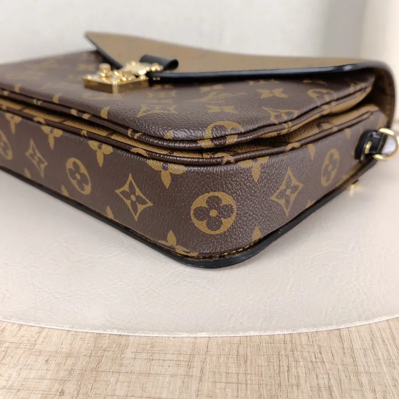 Louis Vuitton Crossbody Bag Pochette Métis Monogram Colorblock PVC Medium 25 × 7 × 19 cm — detail view 2 of 12