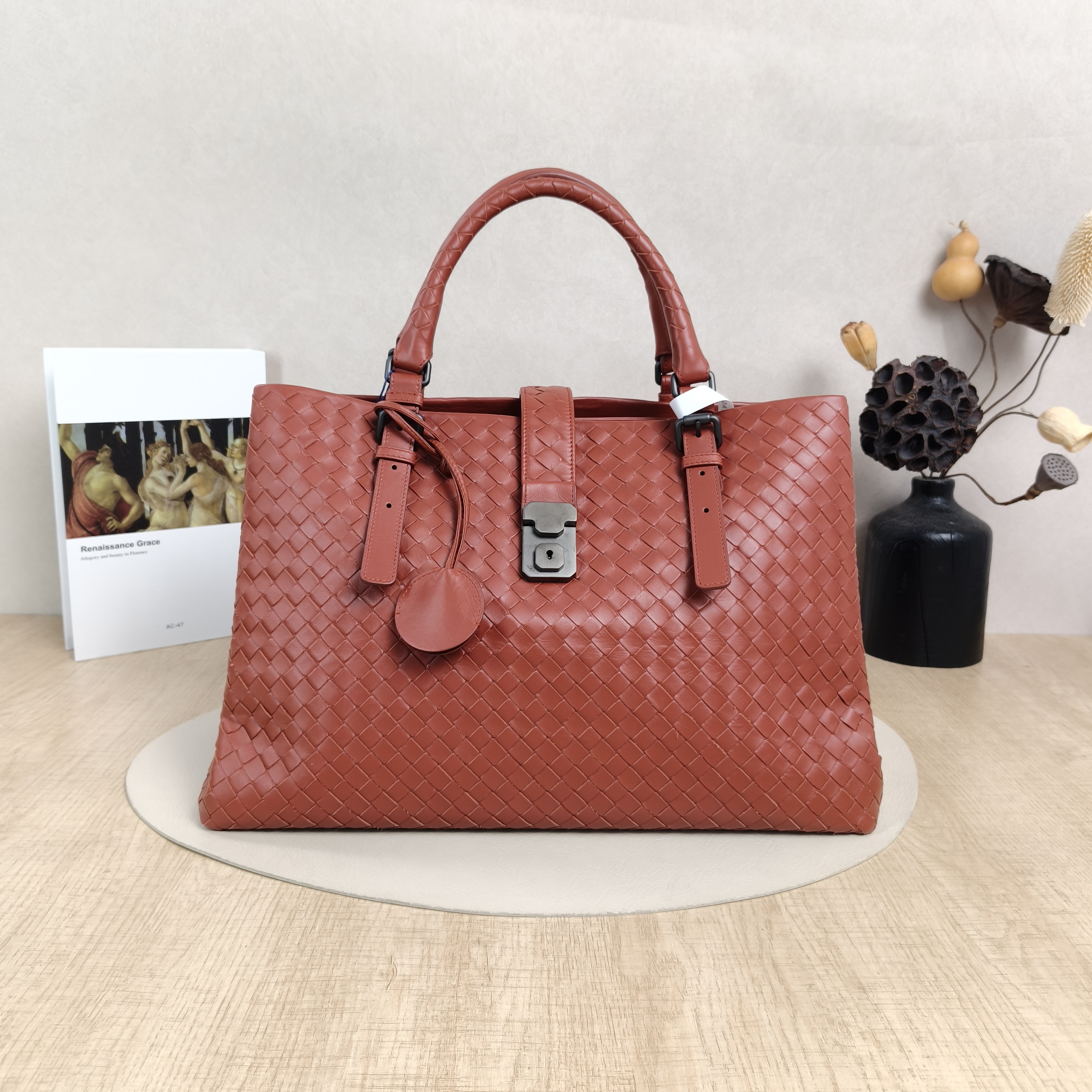 Bottega Veneta Top Handle Bag Roma Red Calfskin Large38 × 19.5 × 25.5 cm
