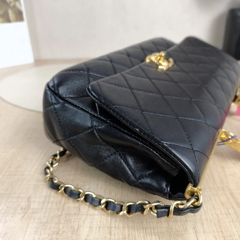Chanel Crossbody Bag Black Lambskin Medium27 × 6 × 14 cm — detail view 9 of 14