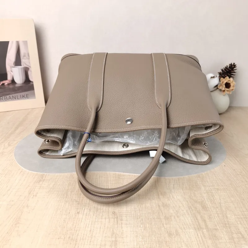 Hermès Top Handle Bag Garden Party 36 36 Negonda Calfskin Large 36 × 17 × 26 cm A — detail view 10 of 12