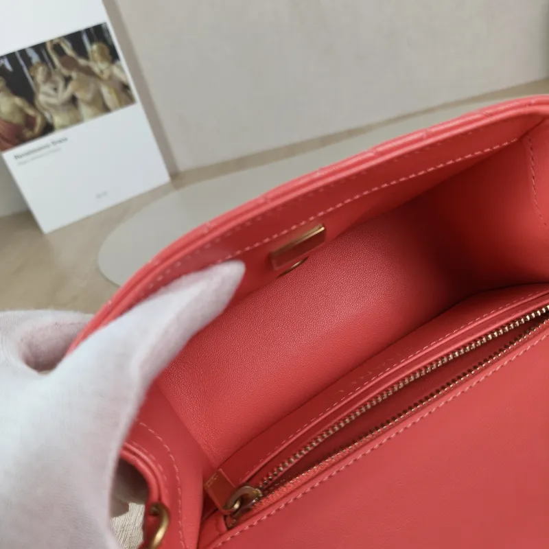 Chanel Crossbody Bag Red Lambskin One Size 17 × 8 × 13.5 cm — detail view 9 of 13
