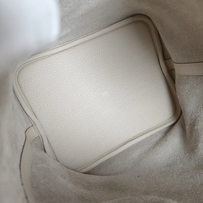 Hermès Top Handle Bag Picotin Lock 22 2210 TC Calfskin Medium22 × 17 × 21 cm — detail view 5 of 13