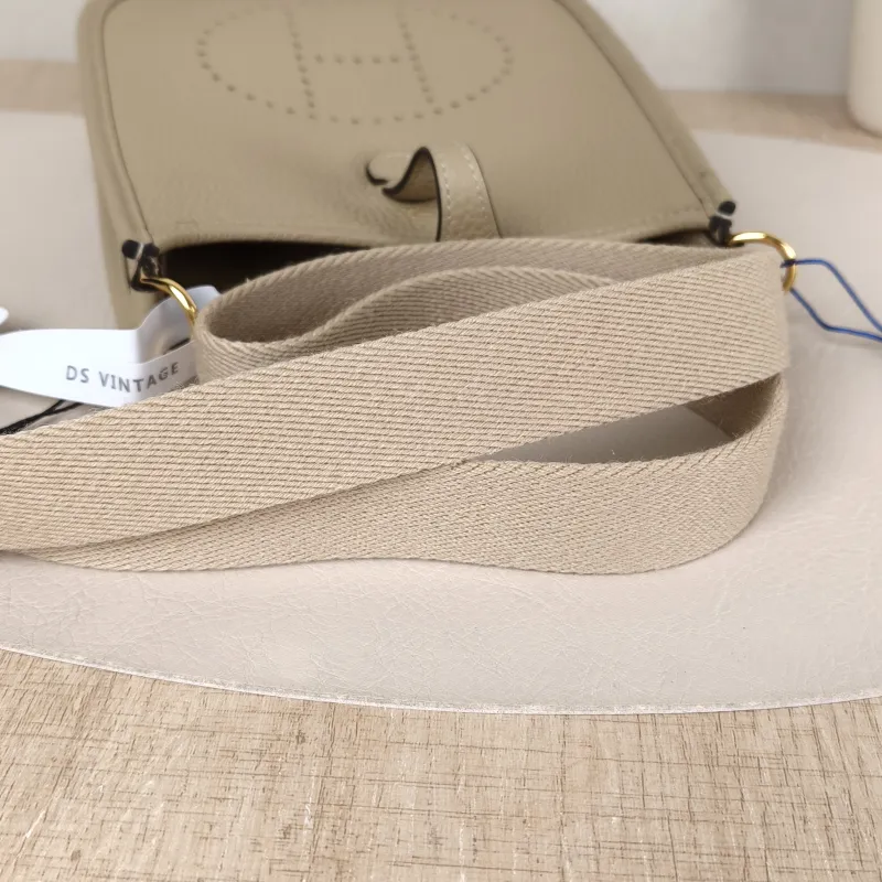 Hermès Crossbody Bag Evelyne Mini 16 Mini 16 S2 TC Calfskin Mini 17 × 5.5 × 18 cm K — detail view 6 of 8