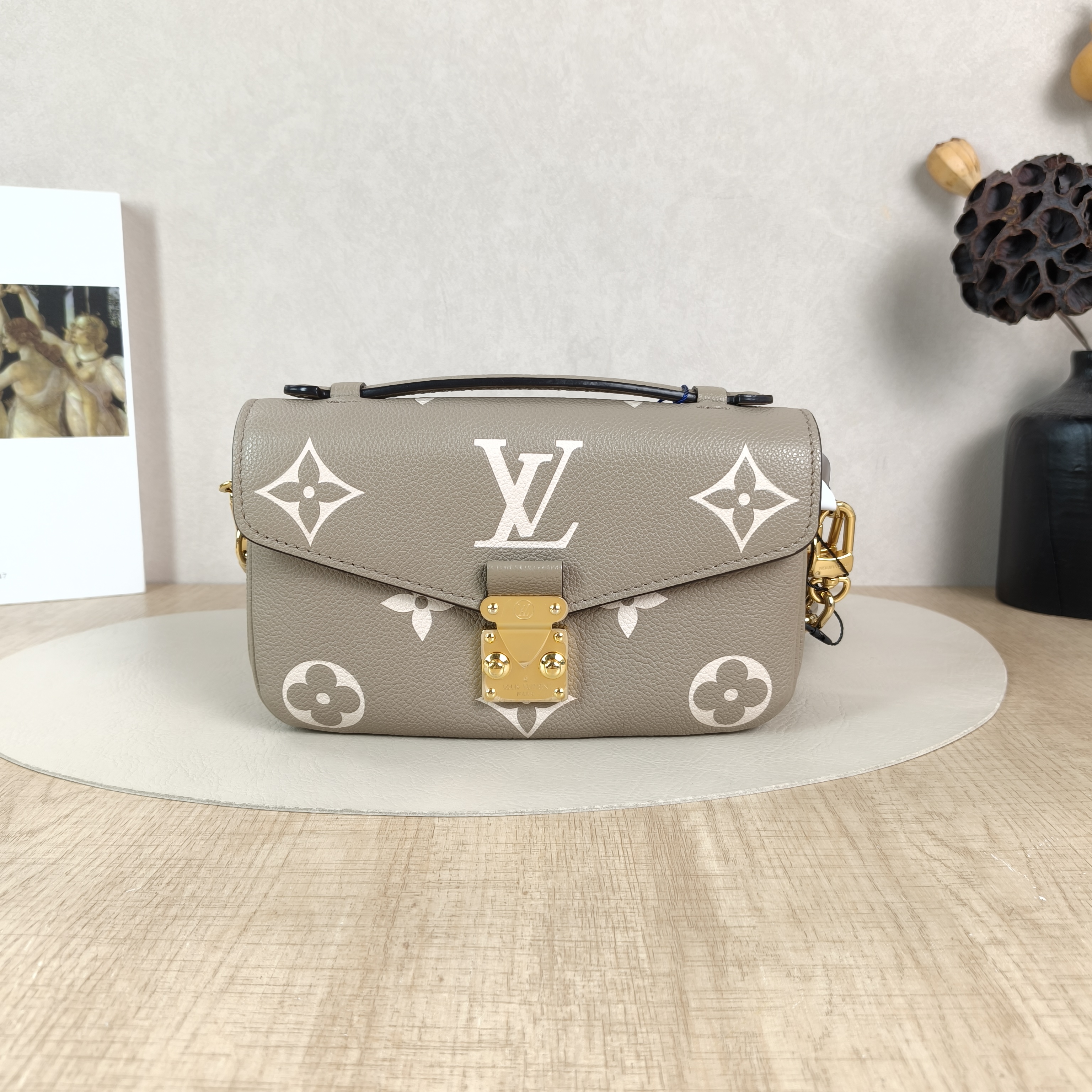 Louis Vuitton Crossbody Bag Pochette Métis East West Empreinte Embossed Calfskin Monogram21.5 × 6 × 13.5 cm