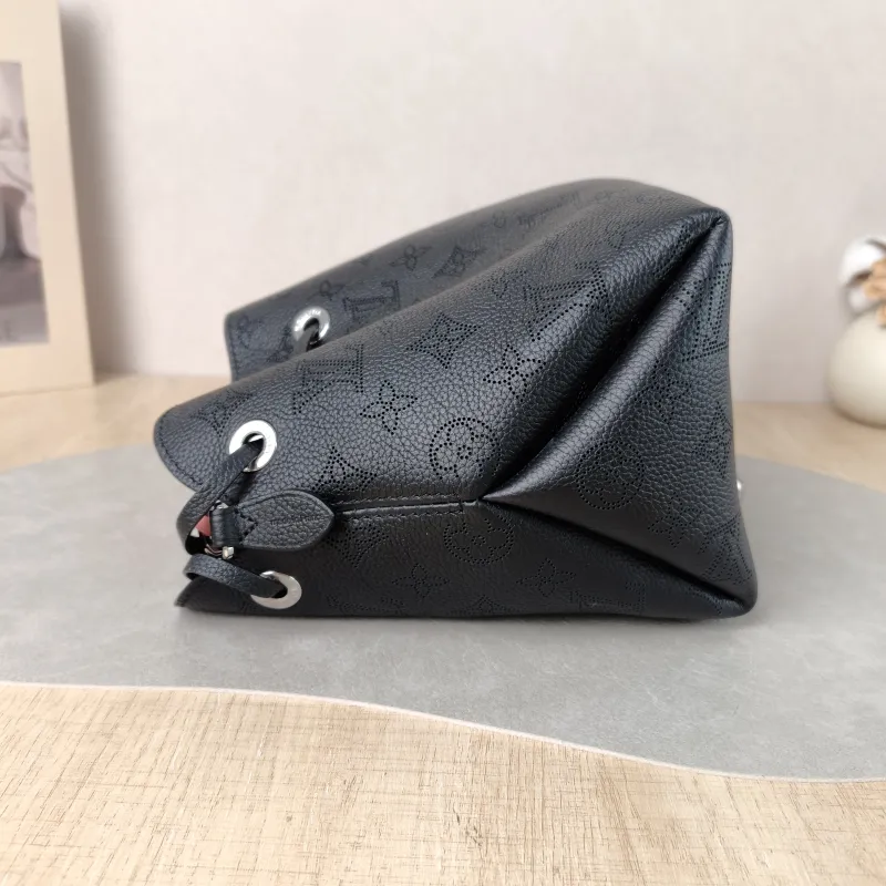 Louis Vuitton Crossbody Bag BELLA Black Calfskin One Size 22 × 14 × 19 cm — detail view 8 of 10