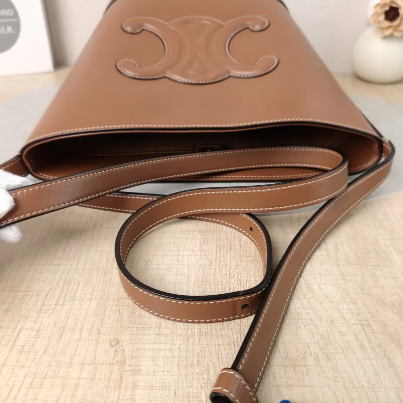 CELINE Shoulder Bag BUCKET TRIOMPHE Bucket Bag Calfskin Small17 × 10 × 22 cm — detail view 5 of 13