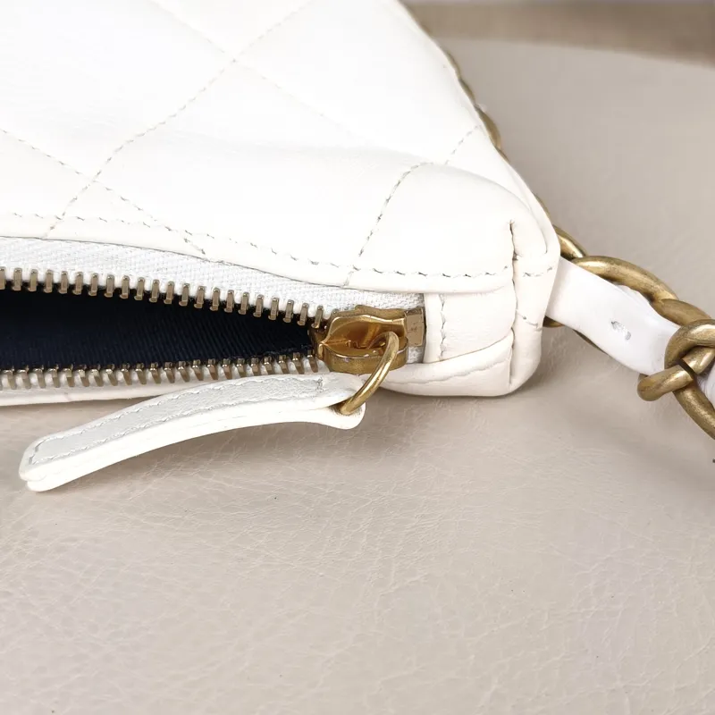 Chanel Crossbody Bag White Lambskin One Size 23 × 6 × 17 cm — detail view 11 of 13