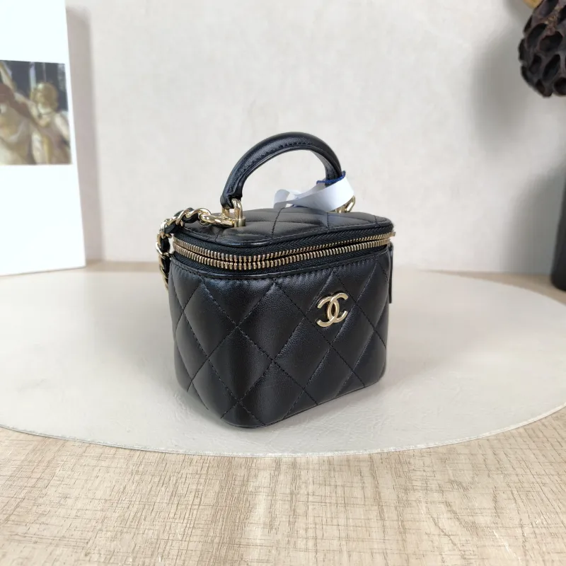 Chanel Crossbody Bag Edition Black Lambskin11 × 7 × 9 cm — cover view 2 of 6
