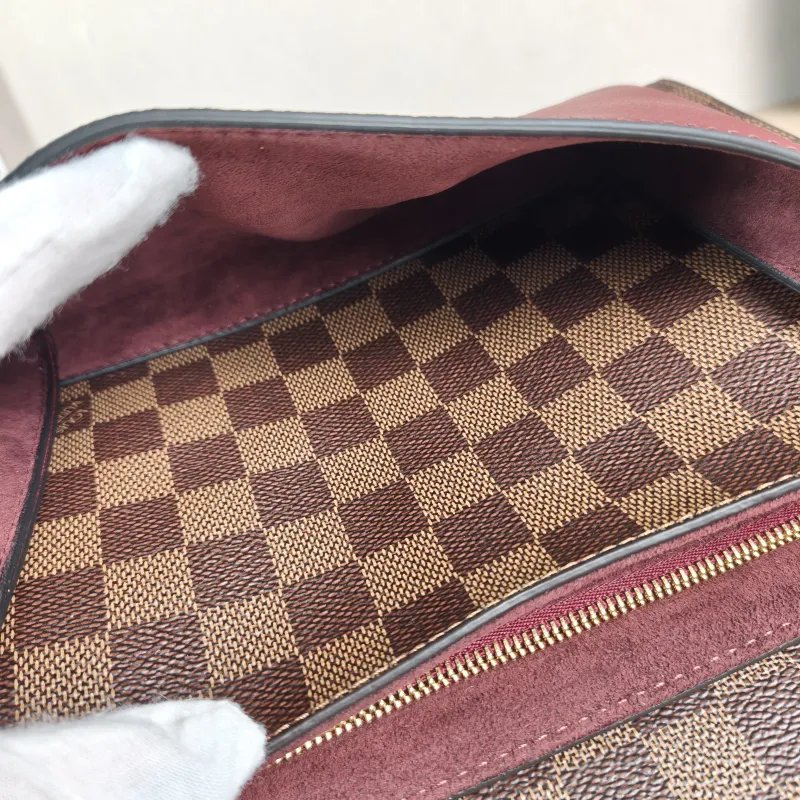 Louis Vuitton Shoulder Bag VAVIN Red · PVC Small25 × 9.5 × 17 cm — detail view 9 of 13