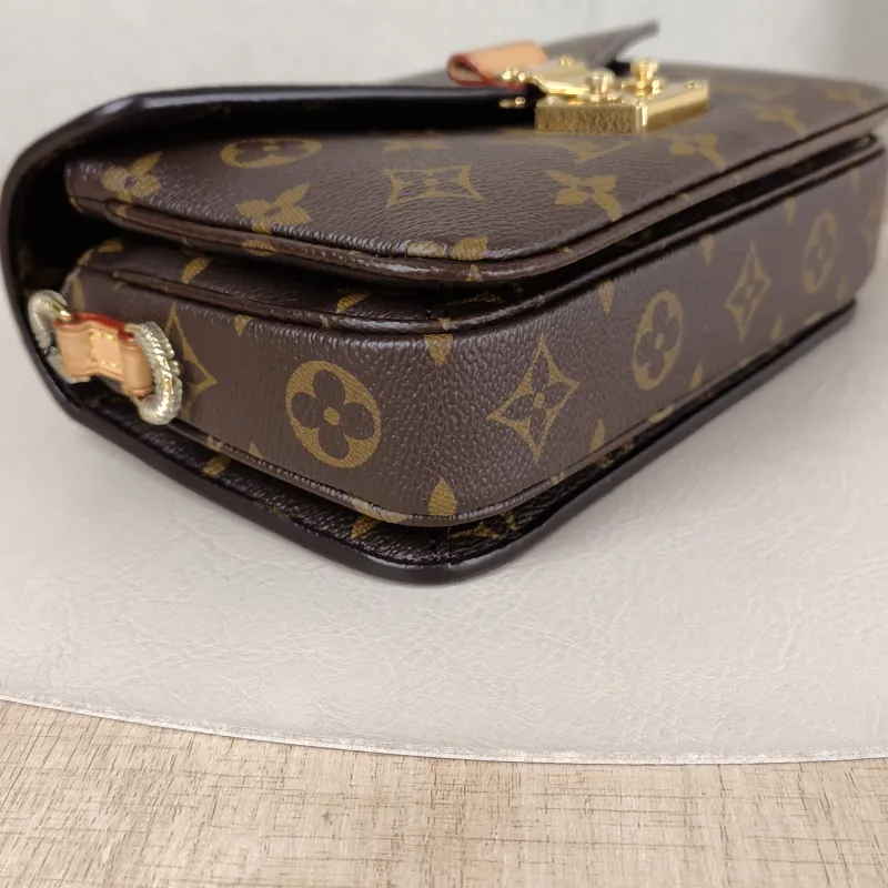 Louis Vuitton Crossbody Bag Pochette Métis East West Monogram PVC Small 21.5 × 6 × 13.5 cm — detail view 7 of 15