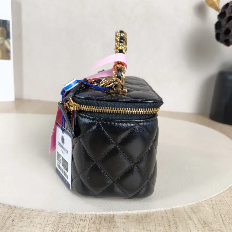 Chanel Crossbody Bag Edition Black Lambskinmini16 × 8 × 9.5 cm — detail view 7 of 14