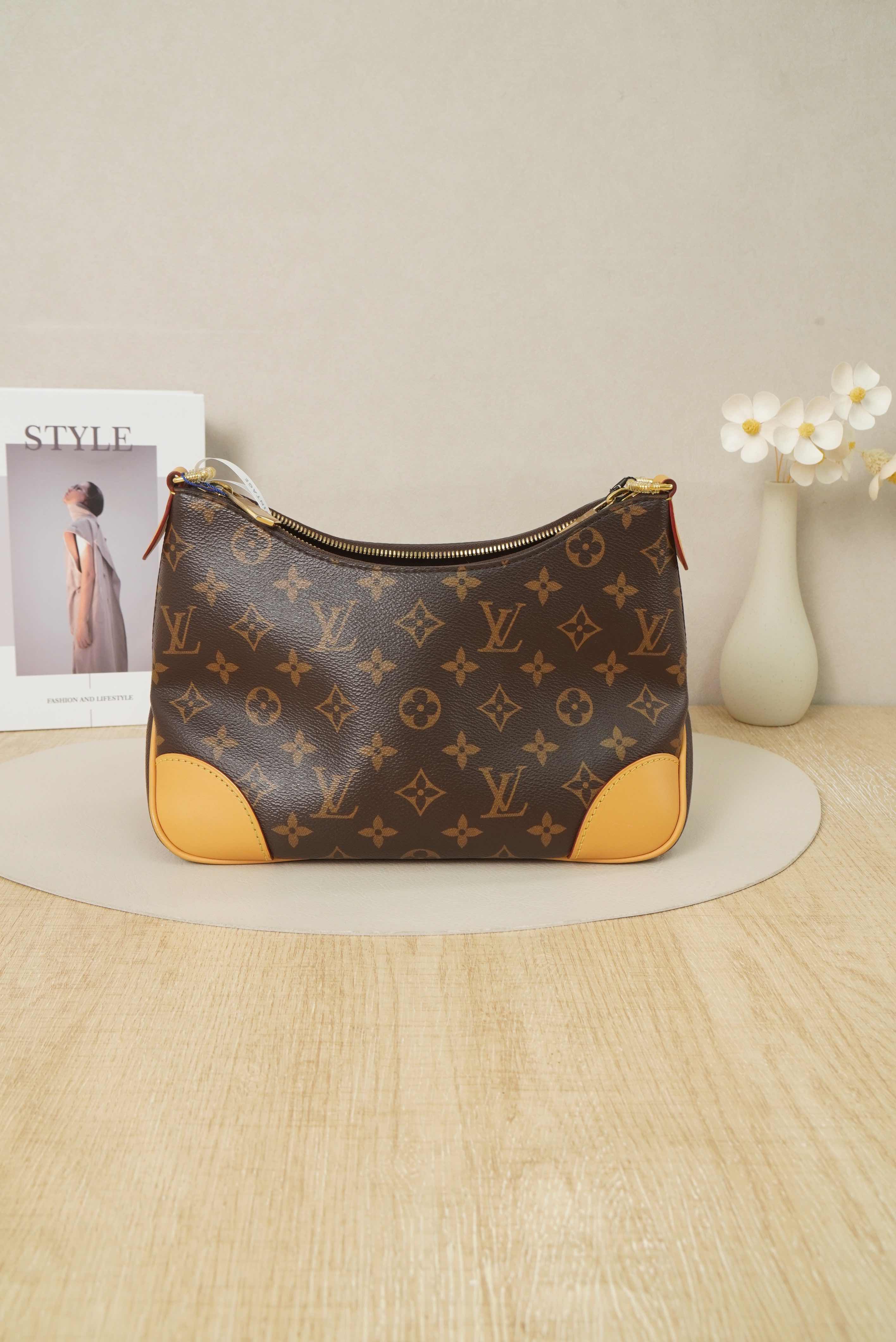 Louis Vuitton Boulogne Monogram Microchip Edition · Two Straps · Dust Bag · Box · 26 × 9.5 × 16 cm