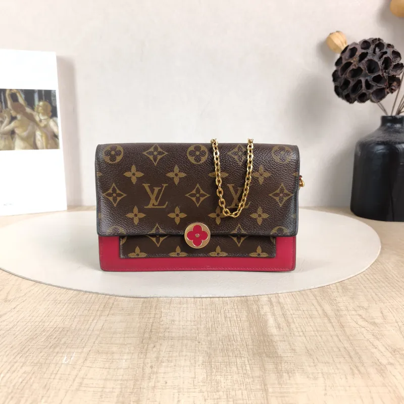 Louis Vuitton Crossbody Bag Flore Chain Bag Red PVC · Calfskin One Size 17.5 × 3.5 × 11.5 cm