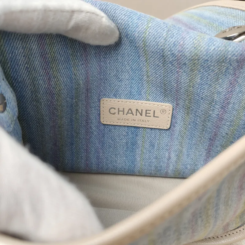 Chanel Crossbody Bag Crossbody Bag One Size17 × 6 × 14 cm — detail view 15 of 15