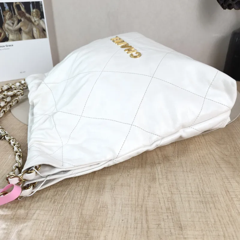 Chanel Shoulder Bag 22Bag White CC alfskin Small 35 × 7 × 37 cm — detail view 12 of 13