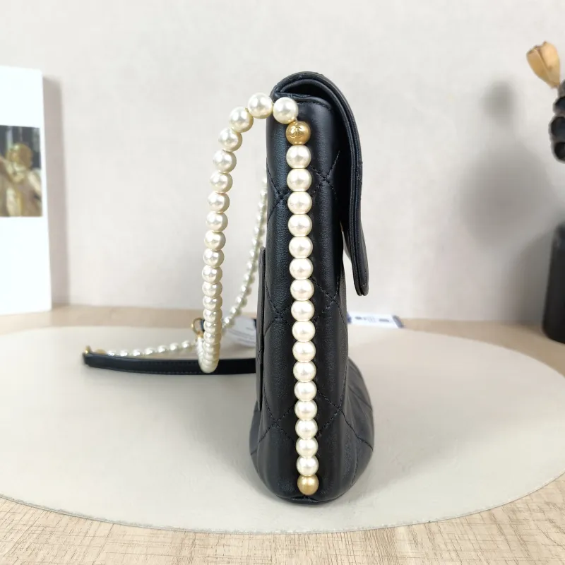 Chanel Pearl hobo Crossbody Bag Black Calfskin One Size18.5 × 7 × 19 cm — detail view 1 of 13