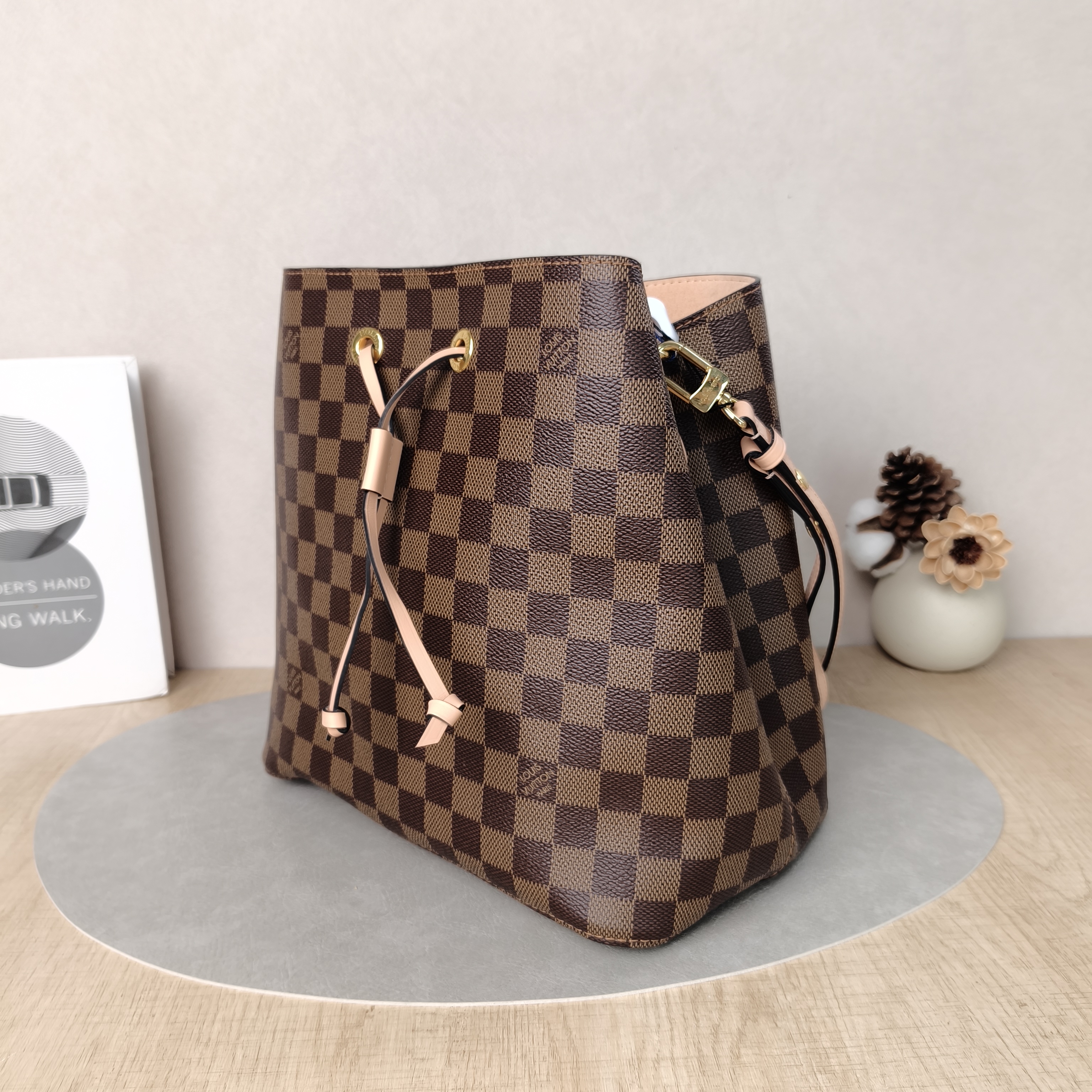 Louis Vuitton Shoulder Bag NÉONOÉ Bucket Bag · Pink PVC Medium26 × 17.5 × 26 cm — cover view 4 of 5