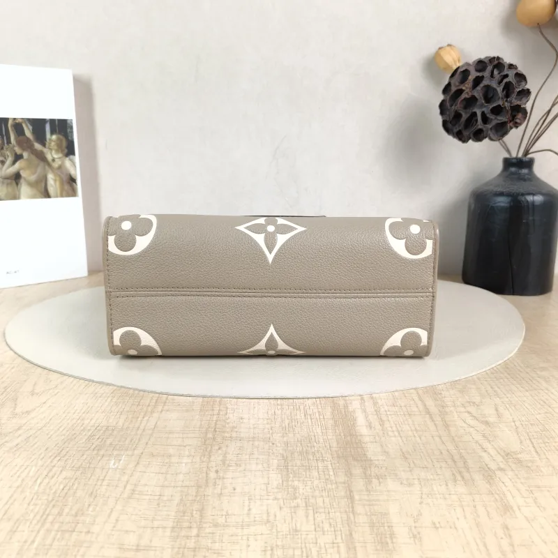 Louis Vuitton Shoulder Bag Onthego · White Empreinte Embossed Calfskin Small25 × 11.5 × 19 cm — cover view 3 of 6